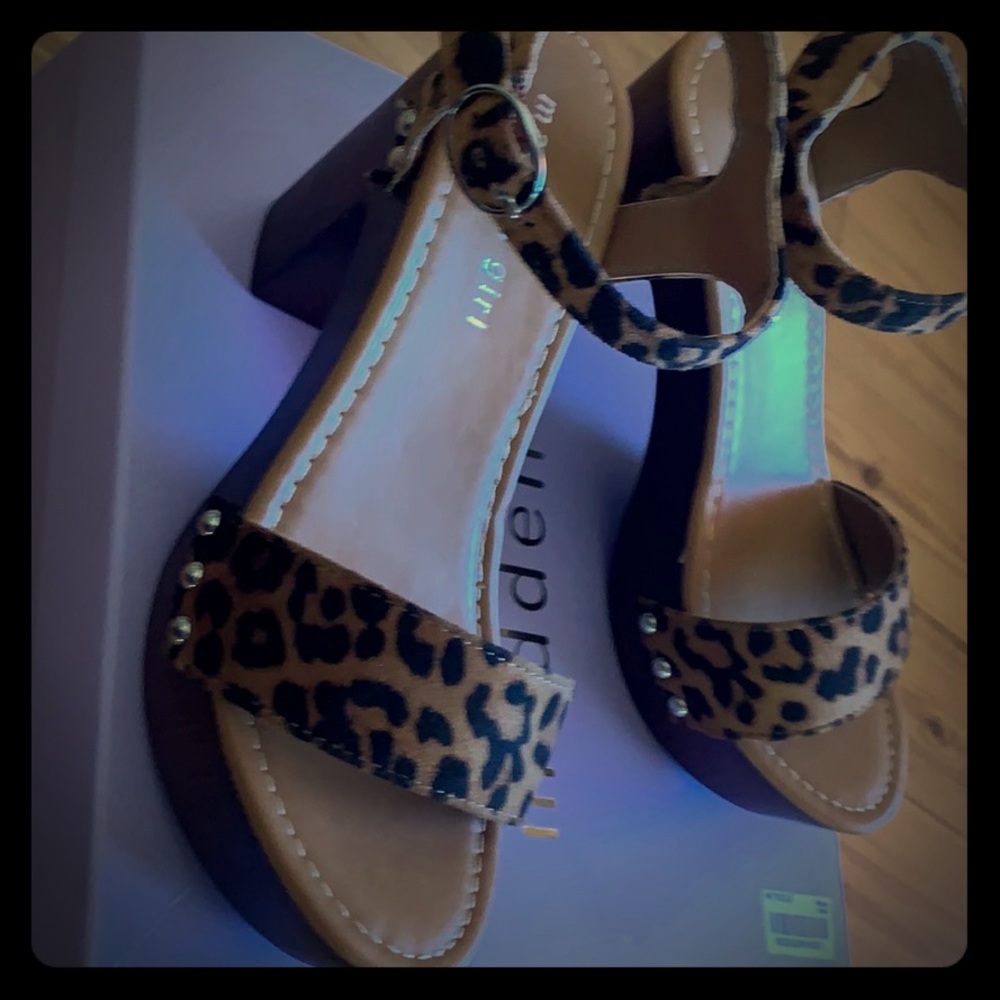 Madden girl wooden platform.